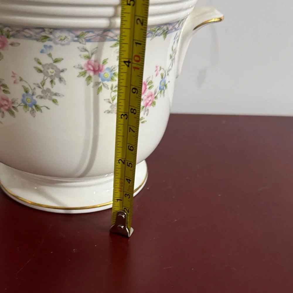 Coalport Trellis Rose pattern two-handled planter, also known as a cache pot